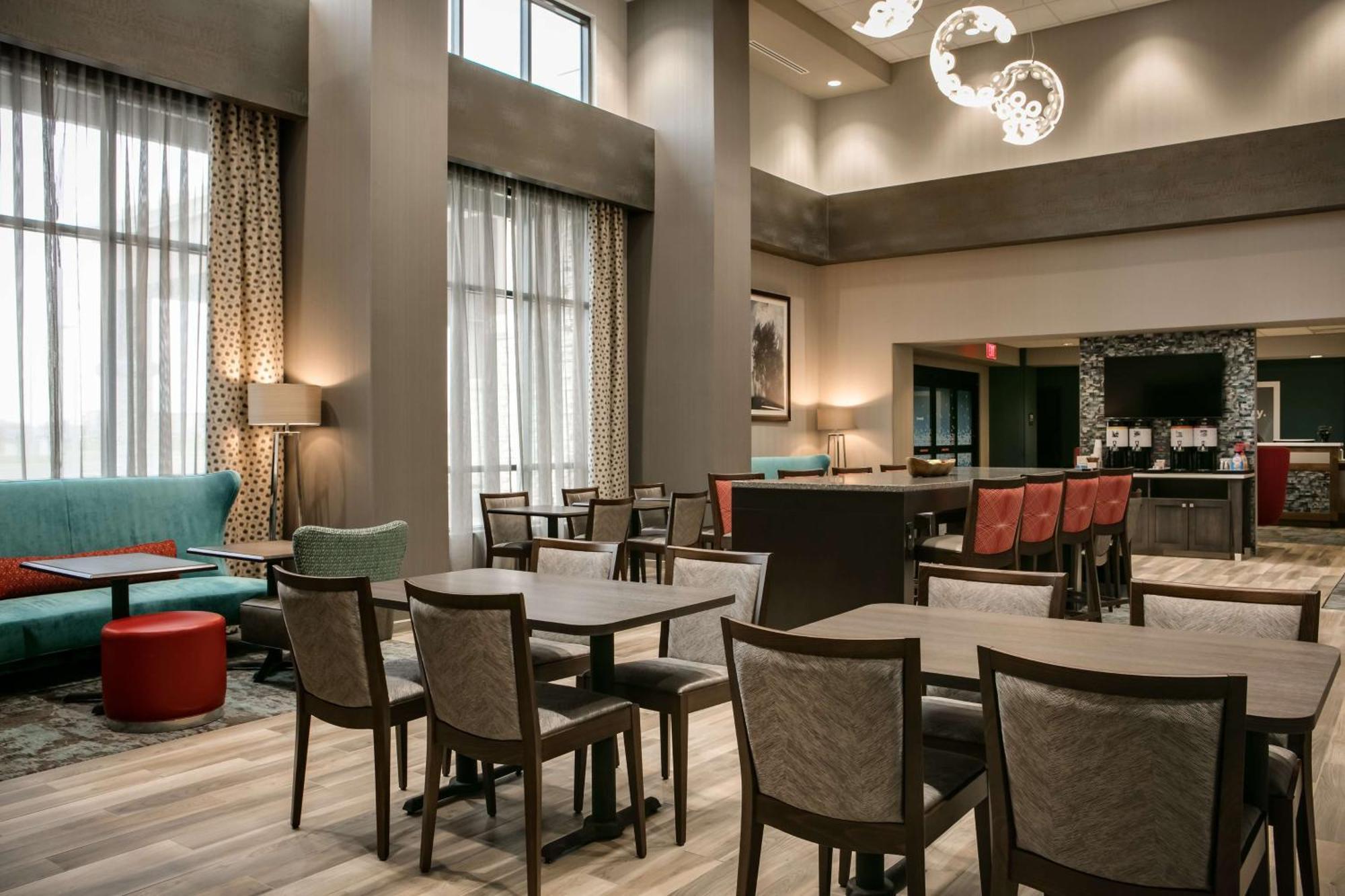 Hampton Inn By Hilton Wichita Northwest Exterior photo